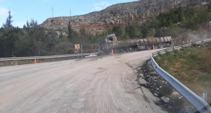 BOZYAZI’DA SEYİR HALİNDEKİ TIR ALEV TOPUNA DÖNDÜ