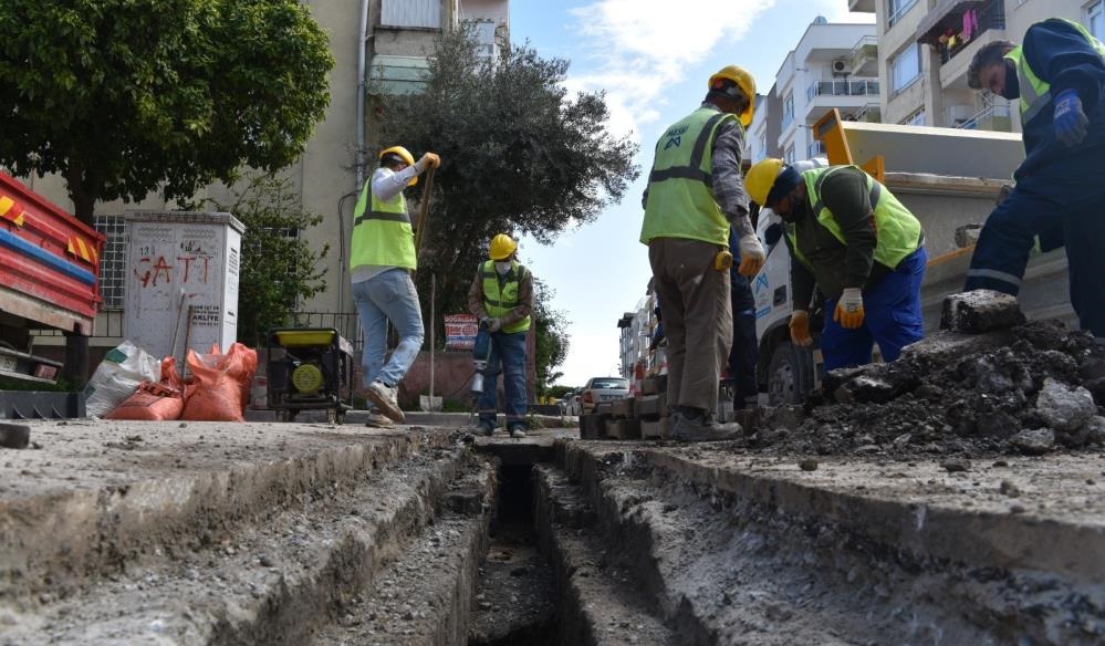 MESKİ YAĞMURSUYU ŞEBEKE VE IZGARA GİDERLERİNİ TEMİZLENEREK YENİLENİYOR