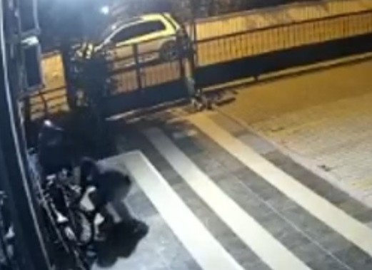 HIRSIZLAR RAHATLIKLARIYLA PES DEDİRTTİ