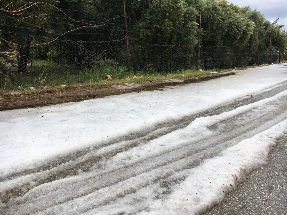 MERSİN´DE DOLU YAĞIŞI ETKİLİ OLDU