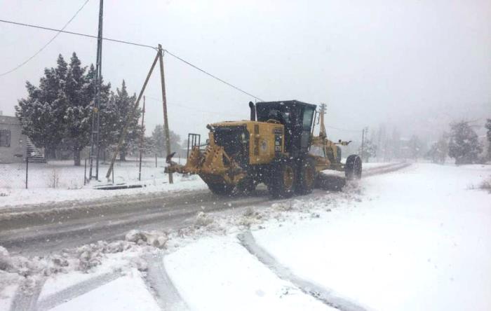 KAR’DA MAHSUR KALAN VATANDAŞLARIN YOLLARI AÇILDI