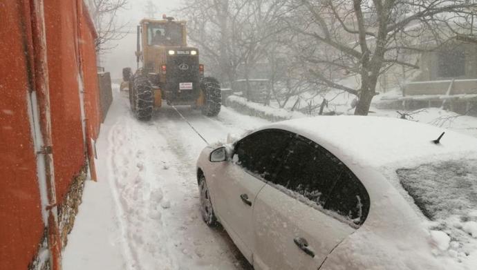 KARDA MAHSUR KALAN VATANDAŞLAR KURTARILDI