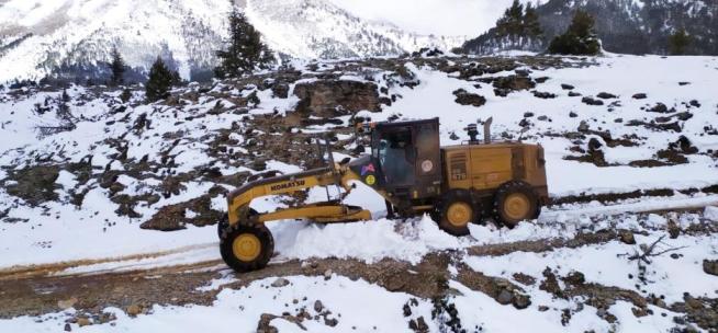 YÖRÜKLERİN KULLANDIĞI YOLLAR KARDAN TEMİZLENDİ