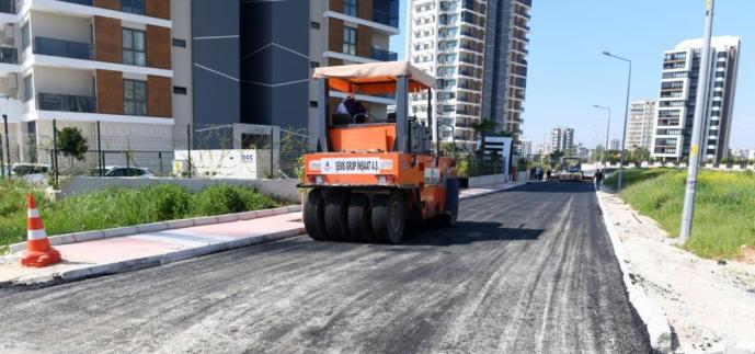 YENİŞEHİR’DE YOL VE KALDIRIM YAPIM ÇALIŞMALARI SÜRÜYOR