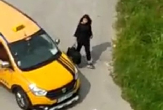 TAKSİCİ YOL ORTASINDA KADINA DEHŞETİ YAŞATTI