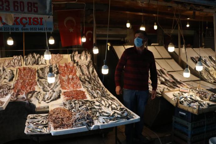 AV YASAĞIYLA BİRLİKTE BALIKTA FİYATLAR ARTMADI DÜŞTÜ