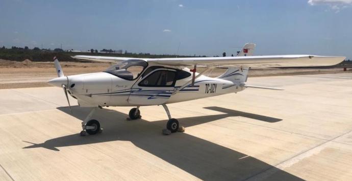 EĞİTİM UÇAĞI, İNŞAATI SÜREN ÇUKUROVA HAVALİMANINA ACİL İNİŞ YAPTI