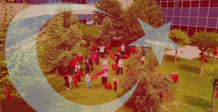 MERSİN’DE SAĞLIK ÇALIŞANLARI, ÇOCUKLARLA BİRLİKTE 23 NİSAN KLİBİ HAZIRLADI