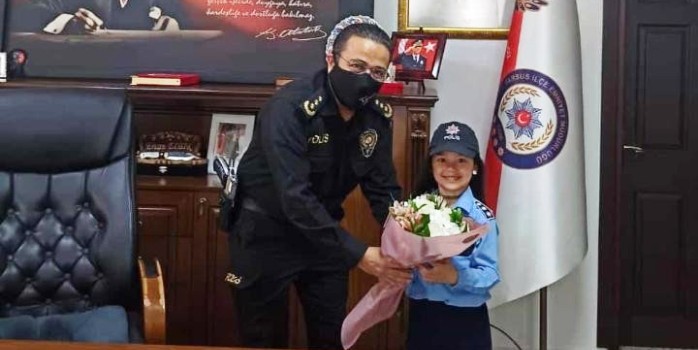 EMNİYET MÜDÜRÜ ELBİR KOLTUĞUNU MİNİK FATMA’YA DEVRETTİ