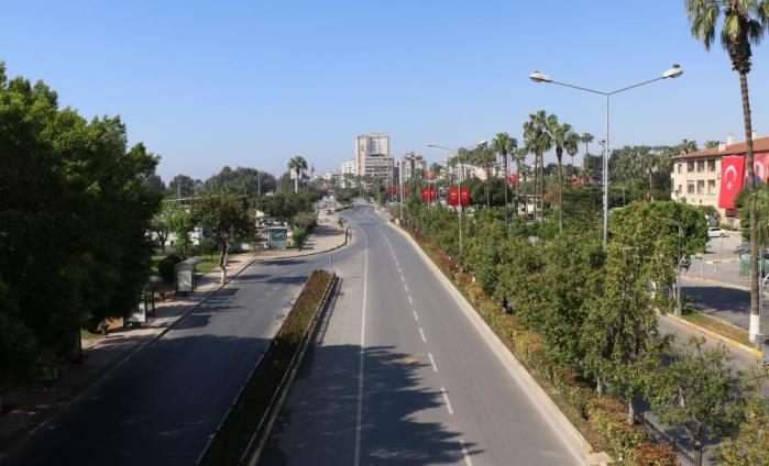 MERSİN’DE, SOKAKLARA SESİZLİK HAKİM