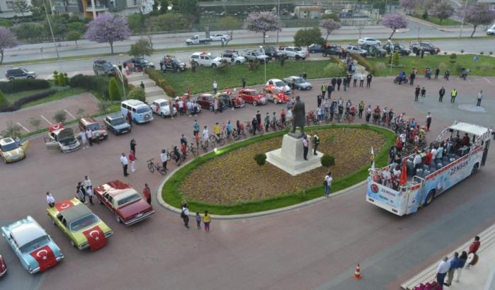 YENİŞEHİR’DE 23 NİSAN COŞKUSU SOKAKLARA TAŞTI