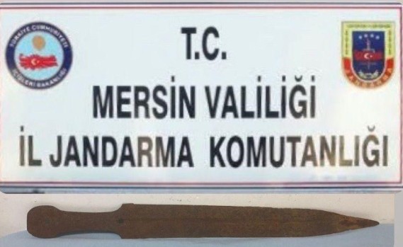 MERSİN’DE LEJYONER KILICI ELE GEÇİRİLDİ