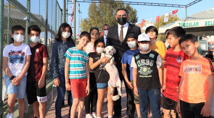 23 NİSAN COŞKUSU TOROSLAR’IN TENİS KORTLARINA YANSIDI