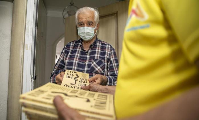 BÜYÜKŞEHİR’DEN 65 YAŞ ÜSTÜ VATANDAŞLARA KİTAP SÜRPRİZİ