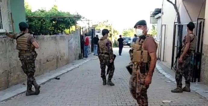 ÇOCUK KAVGASINDA 1’İ POLİS 2 KİŞİ YARALANDI