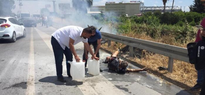 ALEVLER ARASINDA KALAN ARAÇTAN YANARAK ÇIKTI