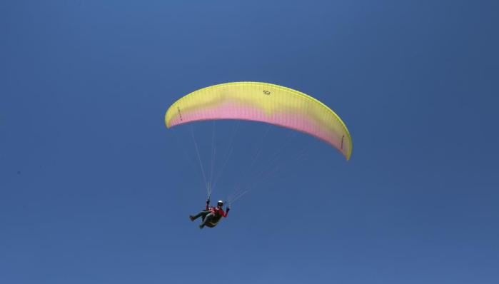 TOROSLARIN ZİRVESİNDE YAMAÇ PARAŞÜTÜ YARIŞMASI