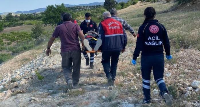 ŞARAMPOLE YUVARLANAN TRAKTÖRÜN SÜRÜCÜSÜ YARALANDI