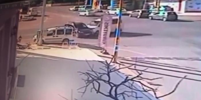 ÜZERİNE GELEN ARAÇTAN KAÇAMADI