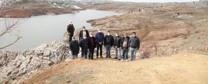 MEZİTLİ BELEDİYESİNDEN ÜRETİCİYE SULAMA SUYU DESTEĞİ