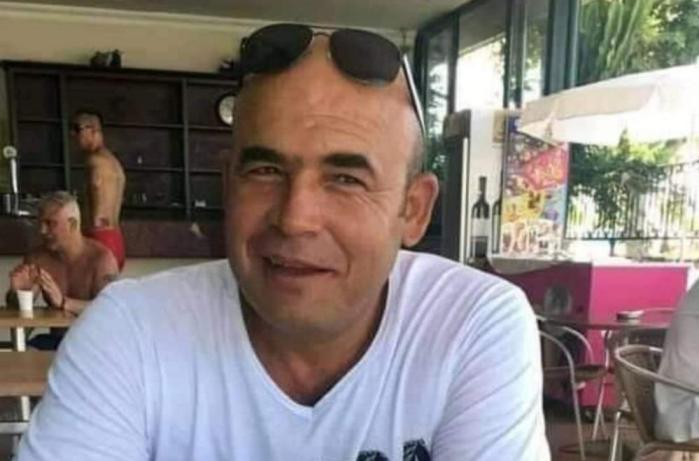 DEVRİLEN TRAKTÖRÜN ALTINDA KALARAK HAYATINI KAYBETTİ