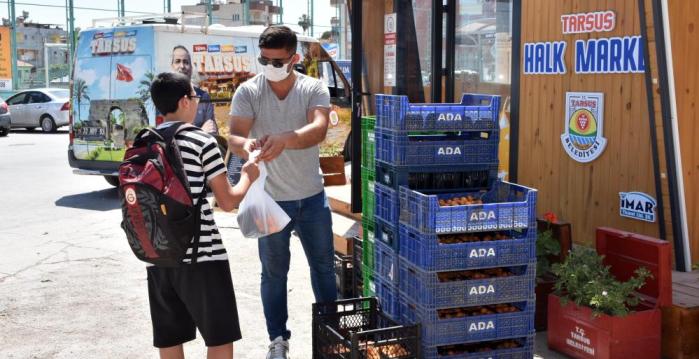TARSUS BELEDİYESİ, HALKA YENİDÜNYA DAĞITMAYA DEVAM EDİYOR