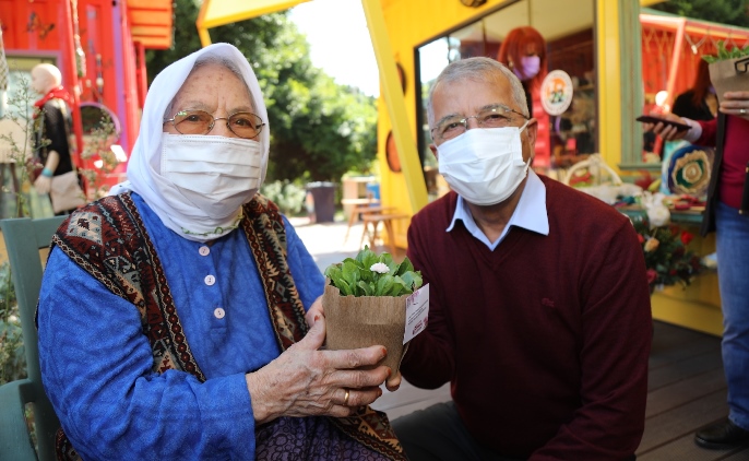TARHAN BAYRAM MESAJINDA: SOSYAL MEDYA VE TELEFON YOLUYLA İLETİŞİME GEÇELİM