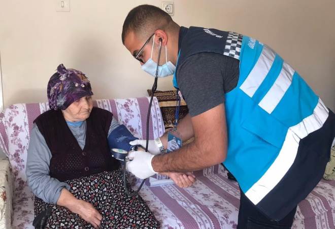 TOROSLAR BELEDİYESİ, EVDE SAĞLIK VE BAKIM HİZMETİNE DEVAM EDİYOR