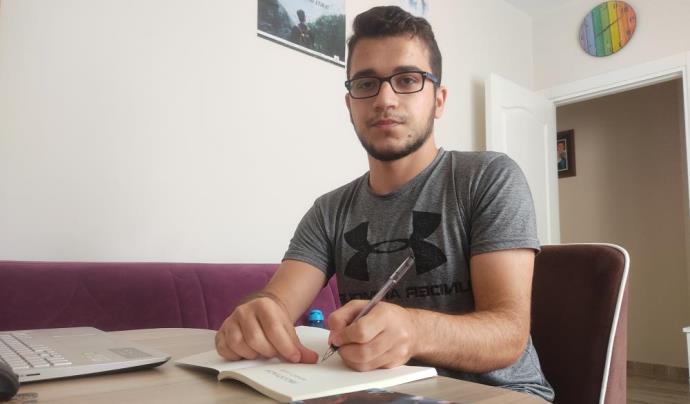 19 YAŞINDA Kİ ERAY,  KADINA YÖNELİK ŞİDDETE TEPKİ İÇİN KİTAP YAZDI