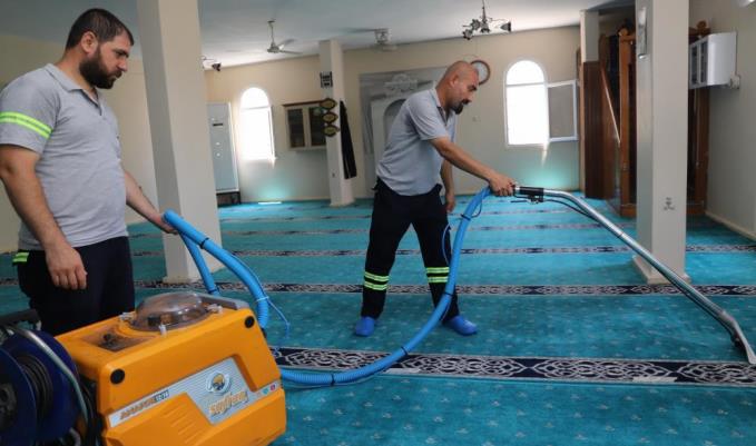 AKDENİZ’DE DEZENFEKTE ÇALIŞMALARI ARALIKSIZ SÜRÜYOR