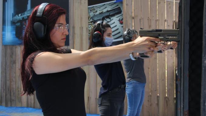 KADINLARIN SİLAH TUTKUSU