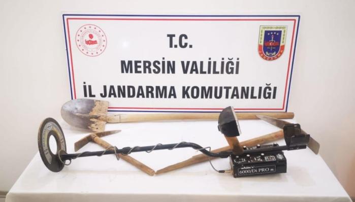MERSİN’DE İZİNSİZ KAZI YAPAN 8 ŞÜPHELİ SUÇÜSTÜ YAKALANDI