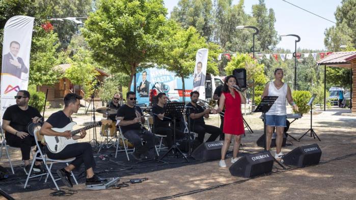 EMEKLİLER GÜNÜ’NDE YAŞ ALMIŞ VATANDAŞLAR STRES ATIP, MUTLU OLDU