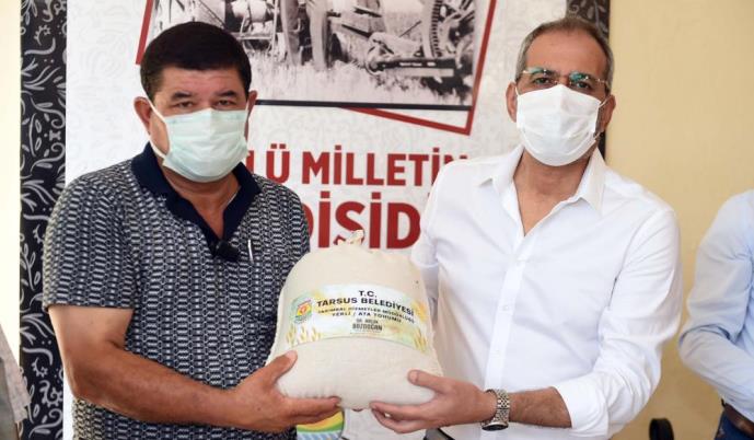 TARSUS BELEDİYESİ, ÇİFTÇİYE ÜCRETSİZ 16 TON ATALIK ARPA VE BUĞDAY TOHUMU DAĞITTI