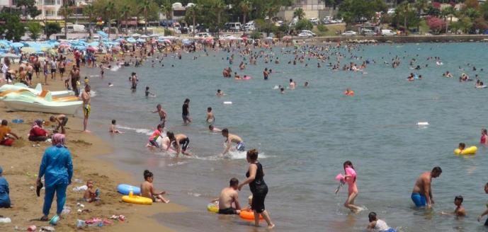 PLAJLARDA ADIM ATACAK YER YOK