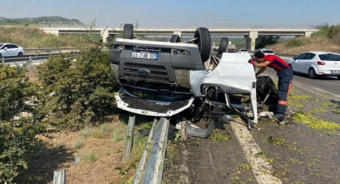 TAKLA ATAN ARAÇTAKİ 2 KİŞİ YARALANDI