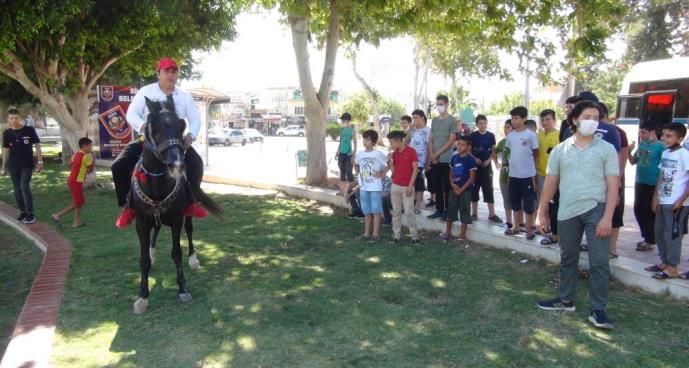 ATIYLA DOLAŞARAK ‘AŞI OLUN’ ÇAĞRISI YAPTI