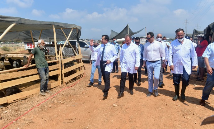 BAŞKAN SEÇER VE BAŞKAN ÖZYİĞİT, KURBAN SATIŞ VE MOBİL KESİM ALANINI İNCELEDİ