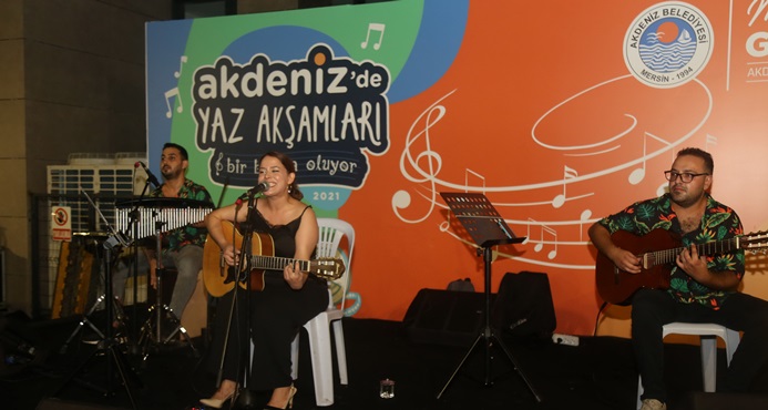 AKDENİZ’DE HEM KONSER HEM SİNEMA KEYFİ