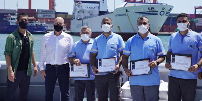 DENİZİ KİRLETEN GEMİYİ TELEFONLA KAYDETTİLER, MIP’IN VERDİĞİ ÖDÜLÜ YANGIN BÖLGESİNE BAĞIŞLADILAR