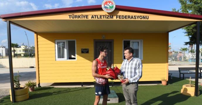 BAŞKAN ÖZYİĞİT, ERSU ŞAŞMA İLE BİR ARAYA GELDİ