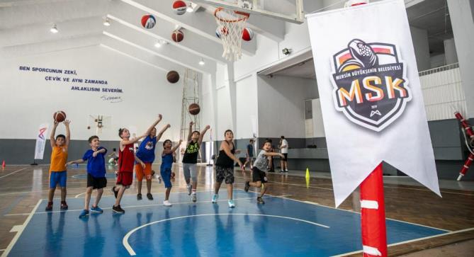 ERKEK BASKETBOL ALTYAPISINA 180 KİŞİ BAŞVURDU