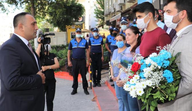 BAŞKAN YILMAZ’A PERSONELİNDEN COŞKULU KARŞILAMA