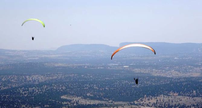 30 AĞUSTOS ZAFER BAYRAMI’NI TOROS DAĞLARI’NDA UÇARAK KUTLADILAR