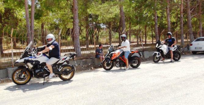 GÜVEN VERMEK İÇİN, ALMANYA’DAN MOTOSİKLETLERİ İLE GELDİLER