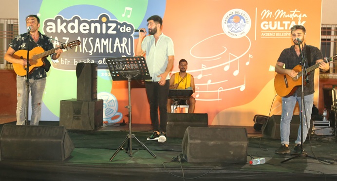 AKDENİZ’DE 30 AĞUSTOS ZAFER BAYRAMI KONSERLERLE KUTLANDI