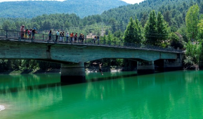 KARAGEÇİT’TE GÖNÜL KÖPRÜLERİ KURULDU