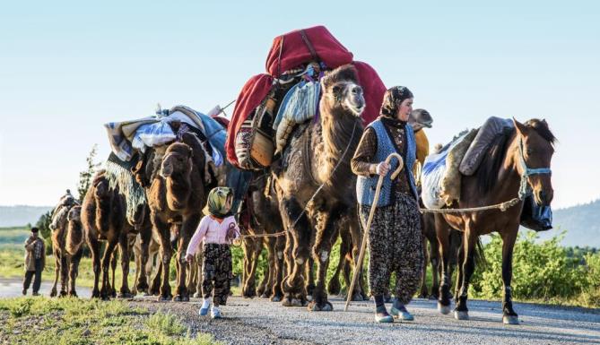 SARIKEÇİLİ YÖRÜKLERİNİN GÖÇÜ, FOTOĞRAF SANATÇISINA 2 ÖDÜL GETİRDİ