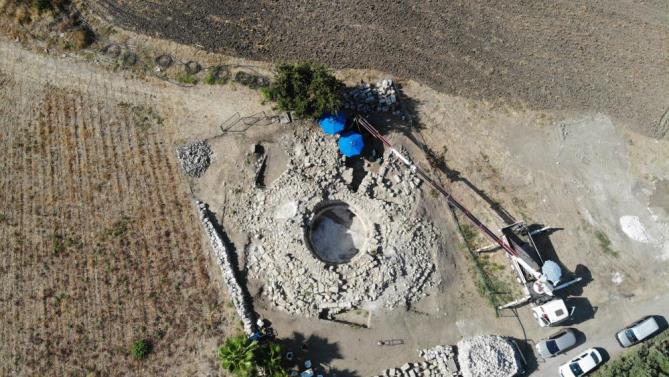 ARATOS’UN ANIT MEZARINDA TABANA ULAŞILDI