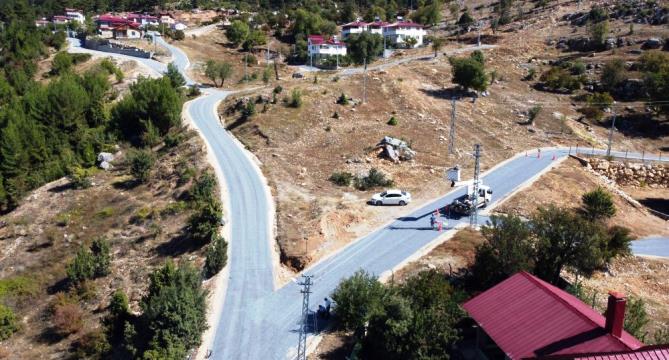 TARSUS’TA YOL YAPIM ÇALIŞMALARI SÜRÜYOR